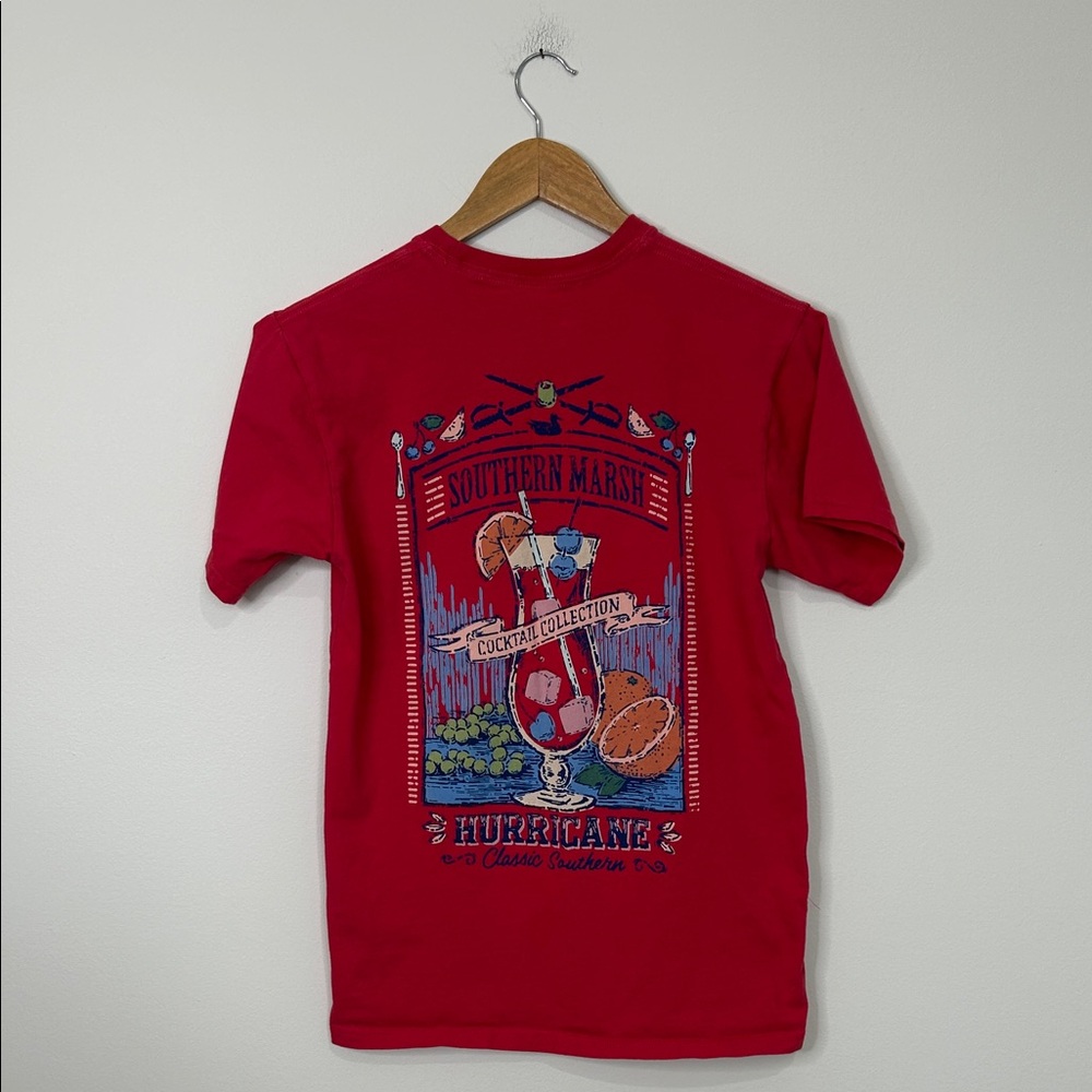Southern Marsh Hurricane Cocktail Collection Red Short Sleeve Tee Size Small EUC
